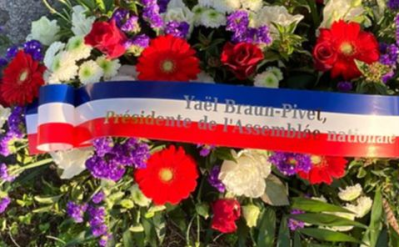 La gerbe de la présidente de l'Assemblée nationale Yaël Braun-Pivet  déposée au monument Kellermann