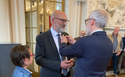 Remise de la croix de chevalier de l'ordre national du Mérite à Dominique Hautem