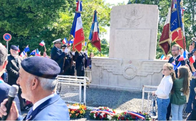 Au monument McKenzie