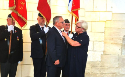 Jean-Marc Roze, président du conseil départemental de la Marne et conseiller municipal de Reims, a été décoré de la croix de chevalier de la Légion d'honneur par Catherine Vautrin, ministre du Travail, de la Santé, des Solidarités et des Familles