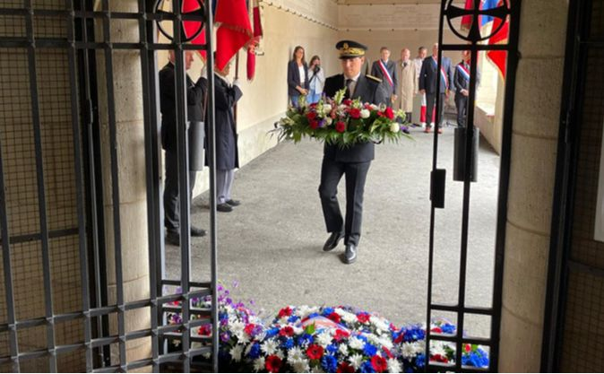 Le sous-préfet Thomas Montbabut a déposé une gerbe au nom de l'Etat lors de la traditionnelle cérémonie en hommage aux combattants de la Grande Guerre le dimanche le 6 juillet au Mémorial des Batailles de la Marne 1914-1918 de Dormans