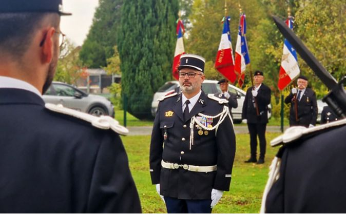 Le major Bertrand Caudrelier a reçu son commandement au cours d'une cérémonie à la nécropole nationale de Fère-Champenoise